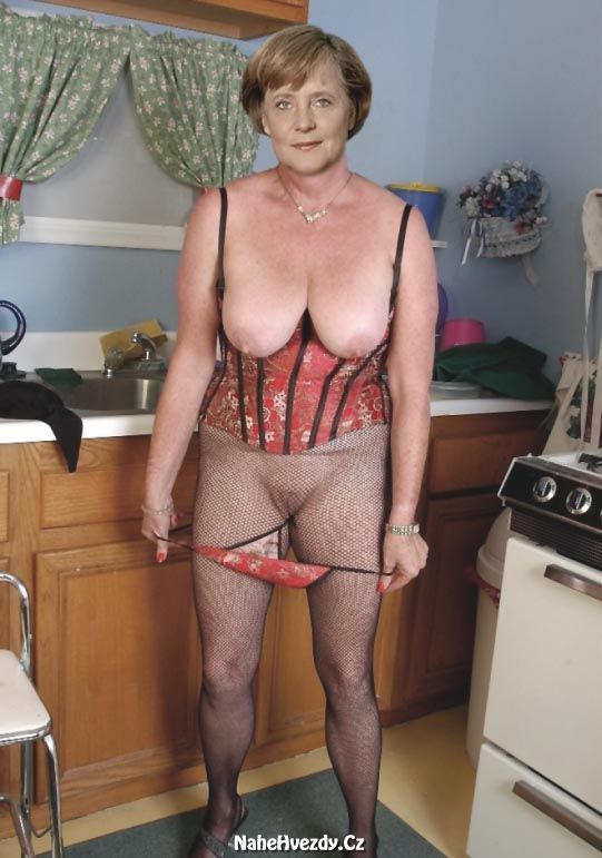 Nahá Angela Merkelova. Fotka - 42